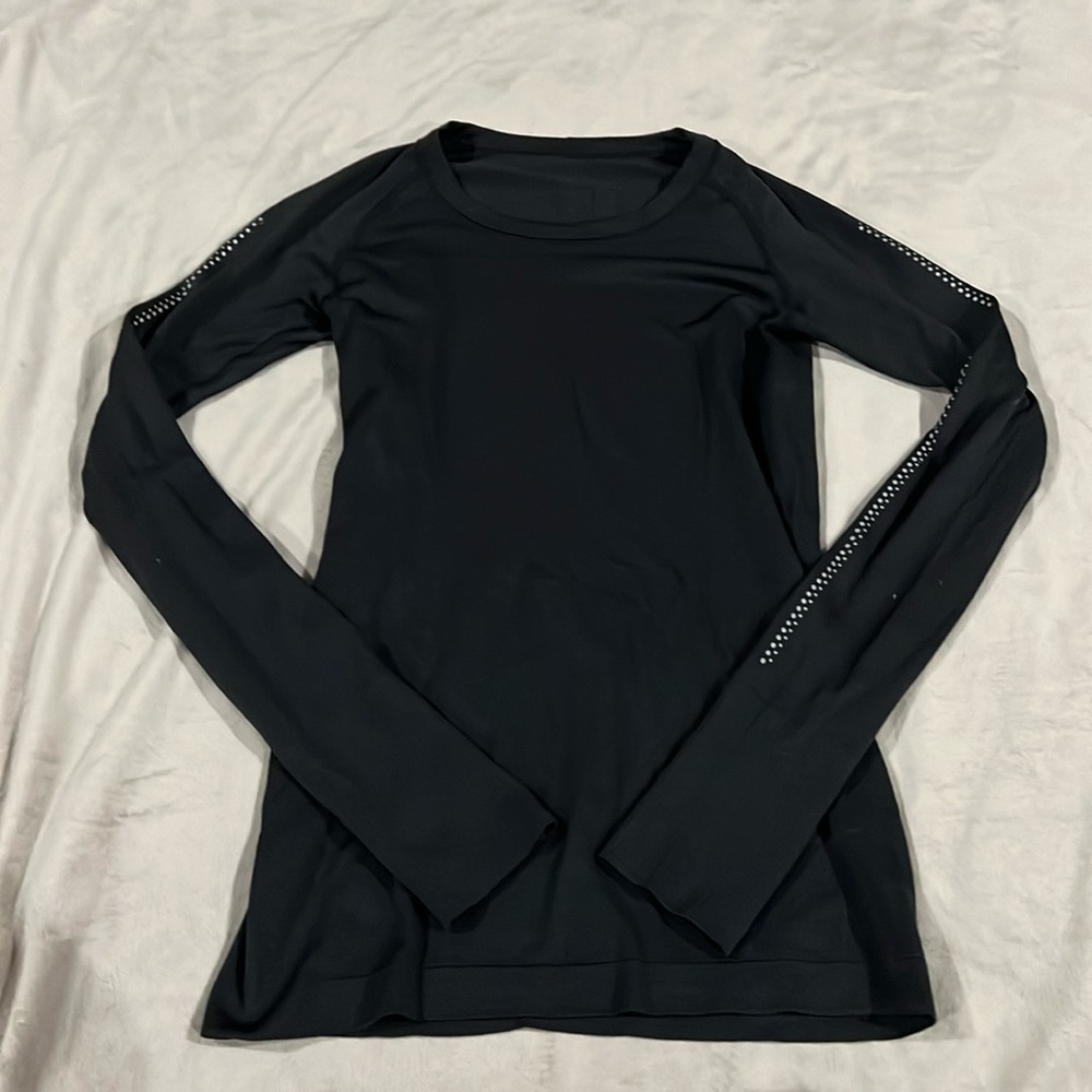 Women’s swiftly tech long sleeve top Size 6